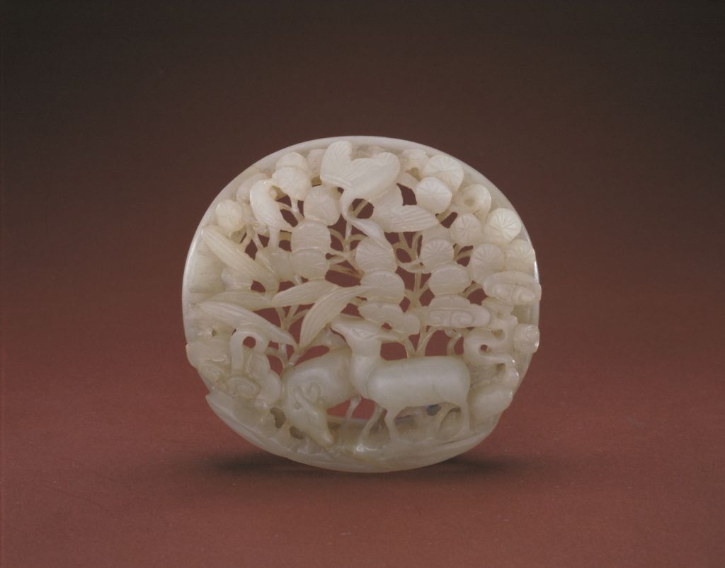 图片[1]-White jade carved pine deer belt ornament-China Archive